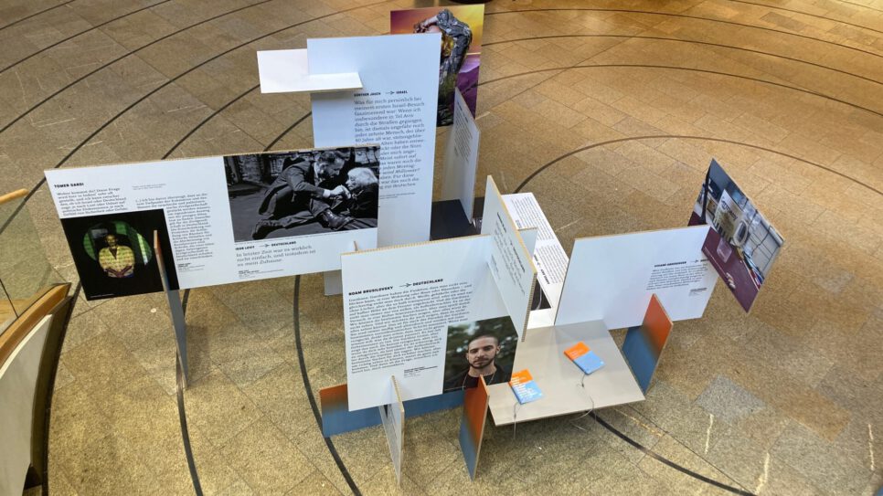 Ausstellung "Einblicke" im Landtag NRW, 2025 © Alexandra Nocke