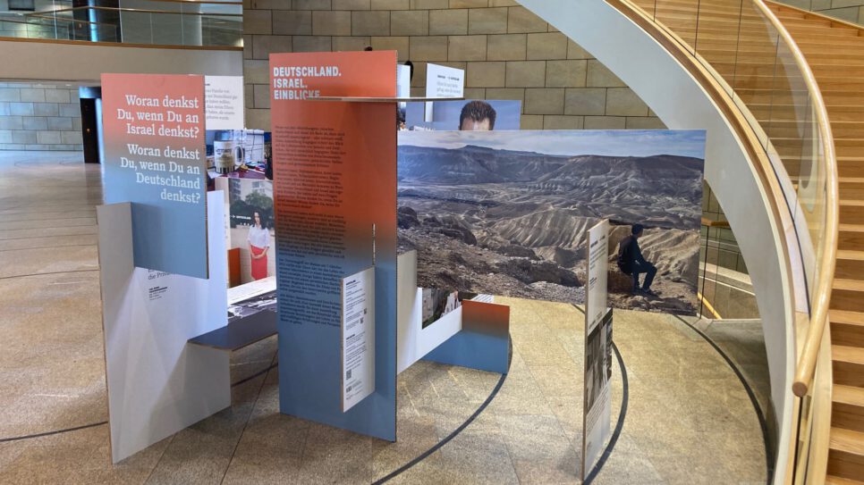 Ausstellung "Einblicke" im Landtag NRW, 2025 © Alexandra Nocke
