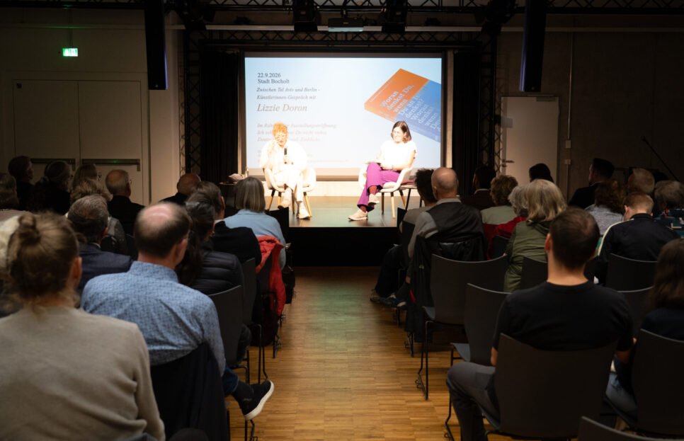 Künstlerinnen-Gespräch mit Lizzie Doron, VHS Bocholt, 2026 © Stadt Bocholt